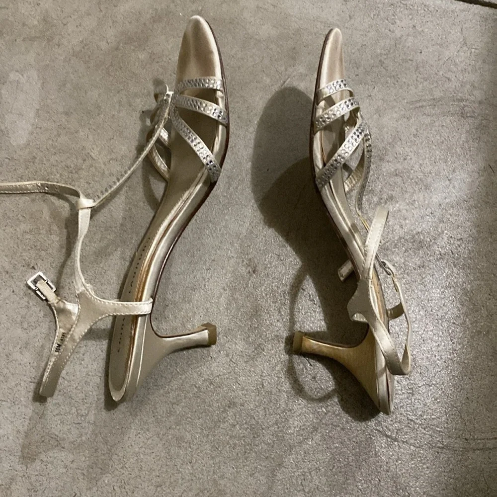 chinese laundry kitten heels